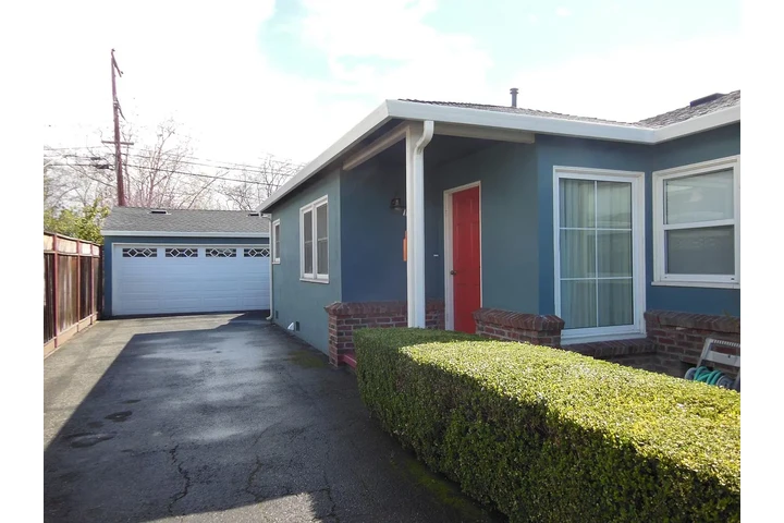 $900 : 2 BR/1 Ba charming cottage dup image 1