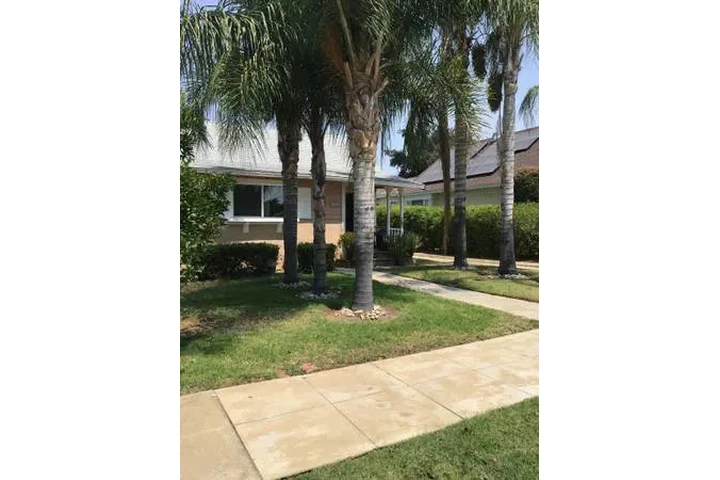 $1600 : 2br - 700ft2 image 1