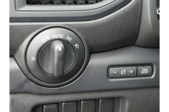 $28986 : Nissan Titan 2021 4x4 S 4dr image 5