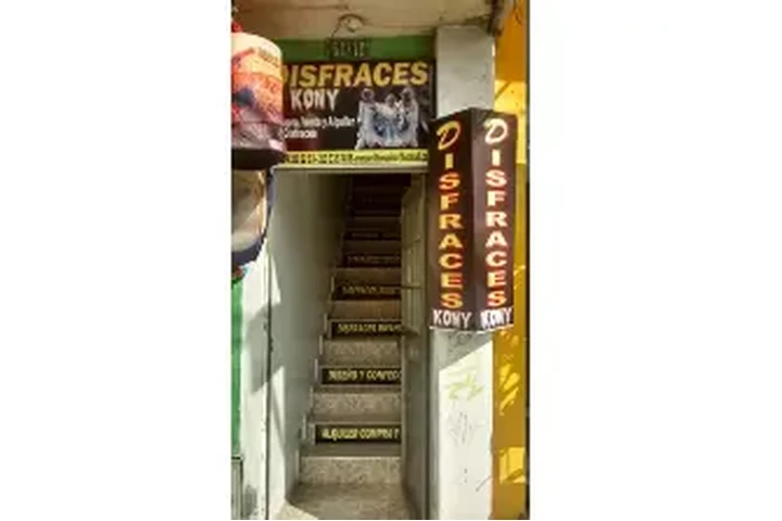 Se vende casa de Disfraces. image 5