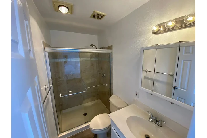 $800 : Nice Home...Chula Vista, CA image 6
