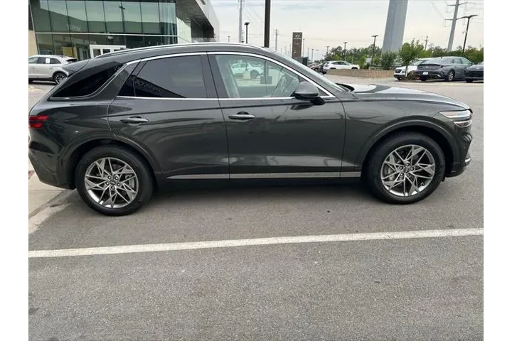$34892 : Genesis GV70 2023 AWD 2.5T S image 4