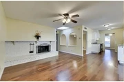 $900 : Beautiful hardwood floors home thumbnail