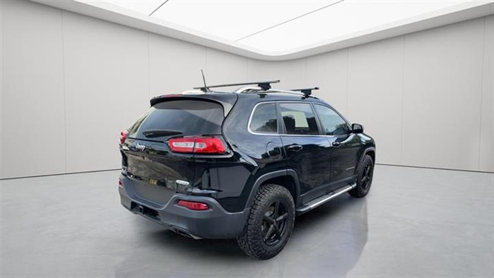 2018 Cherokee LATITUDE PLUS image 8