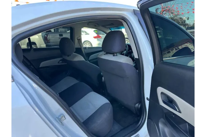 2012 Cruze LS image 8