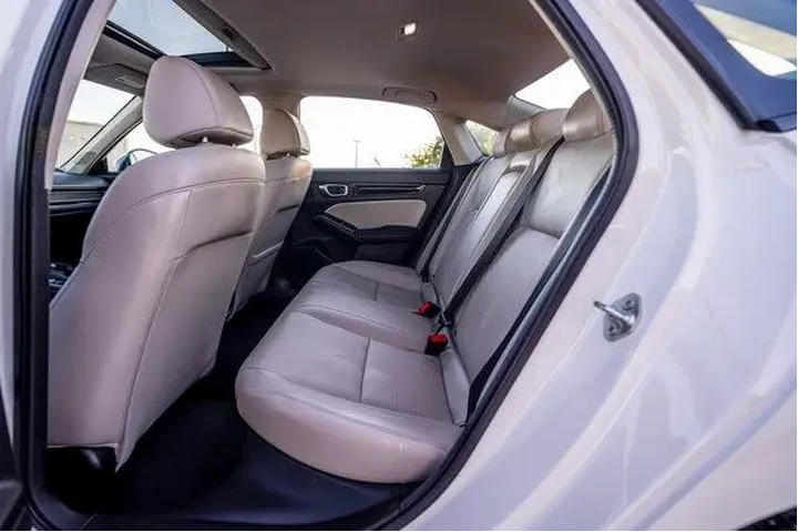 $26946 : Honda Civic 2024 Touring 4dr image 9