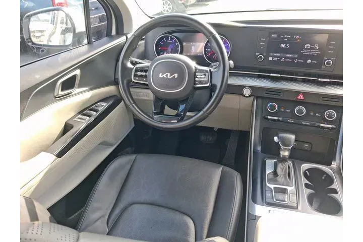 $19590 : Kia Carnival 2023 LX 4dr Min image 8