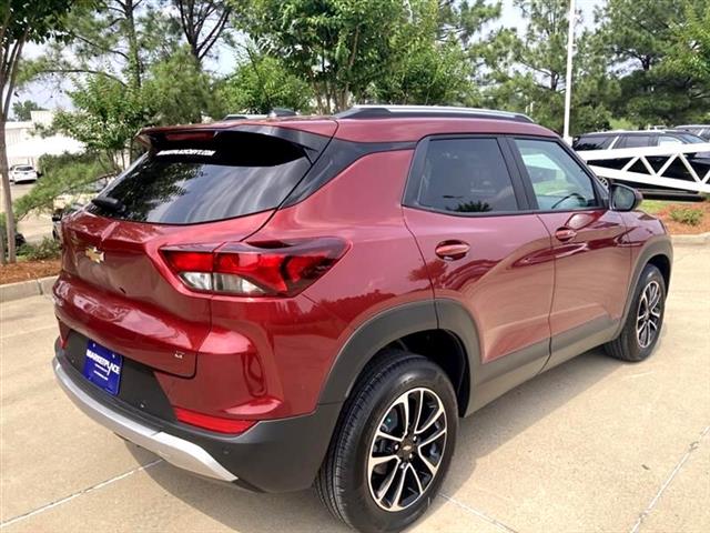 2024 TrailBlazer LT image 8