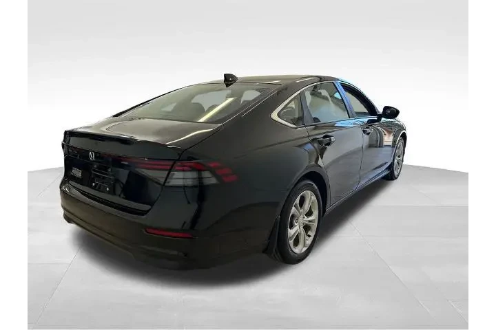 $23451 : Honda Accord 2023 LX 4dr Sed image 6