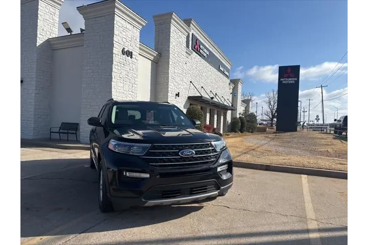 $27631 : Ford Explorer 2023 AWD XLT 4 image 2