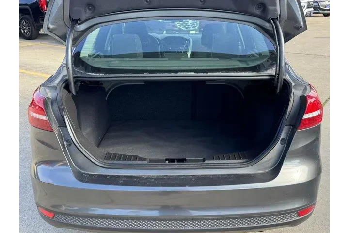 $9998 : Ford Focus 2018 SE 4dr Sedan image 9