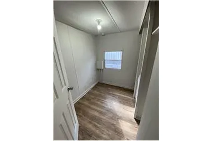 $1000 : Rental property with 2 bedro image 4