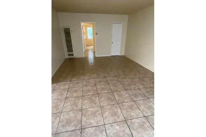 $2149 : 2 BEDROOM INGLEWOOD $2149 image 2