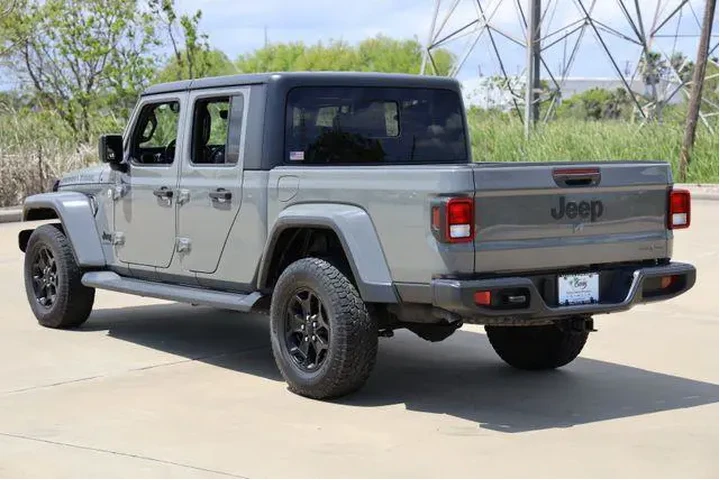 $27973 : Jeep Gladiator 2021 4x4 Spor image 6
