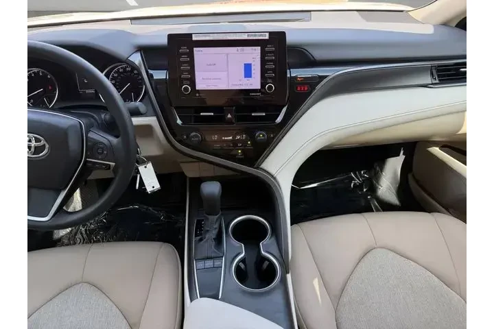 $25071 : Toyota Camry 2024 LE 4dr Sed image 3