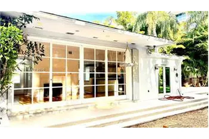 $10000 : Rental property with 3 bedro image 6