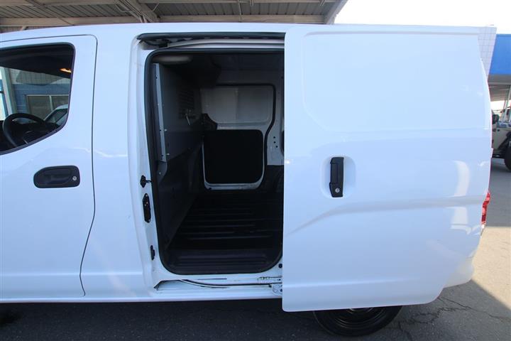 2017 NV200 Compact Cargo SV image 6