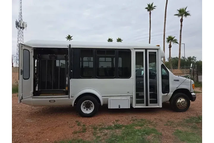 $9950 : 2005 Econoline Commercial Cut image 5