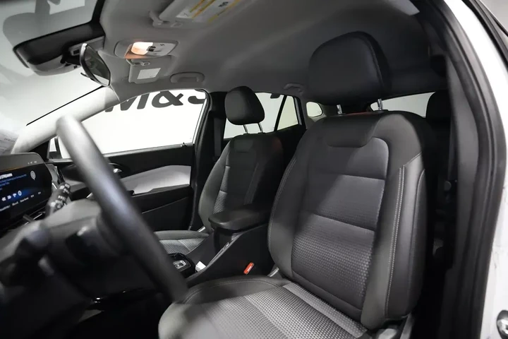 $20391 : 2025 Trax LT image 8