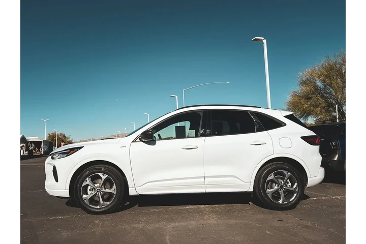 $22998 : Ford Escape 2023 AWD ST-Line image 6