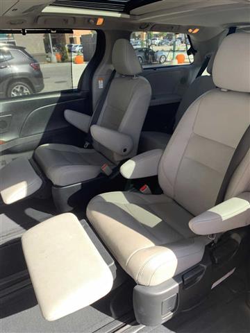 $16500 : 2017 Toyota Sienna Limited image 7