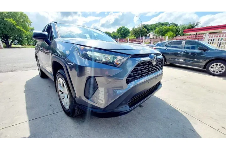 $16500 : 2019 RAV4 LE image 4