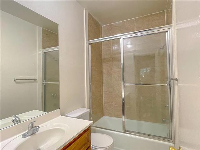 $1800 : 2 beds 1 Bath image 3