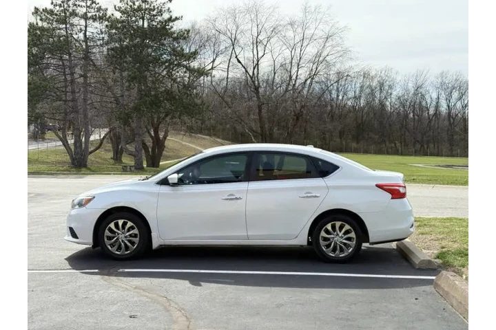 $6999 : 2019 Sentra SV image 1