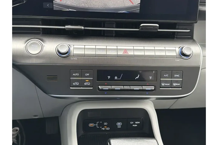 $23999 : Hyundai KONA 2025 AWD SEL 4d image 6