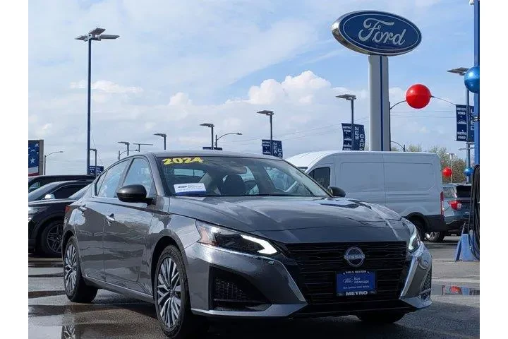 $17999 : Nissan Altima 2024 2.5 SV 4d image 2