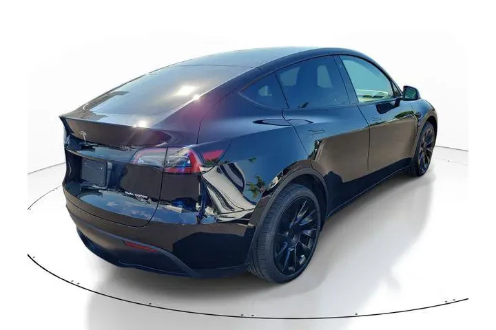 $32991 : Tesla Model Y 2022 AWD Long image 2