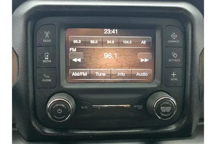 $21900 : Jeep Wrangler 2020 4x4 Willy image 10