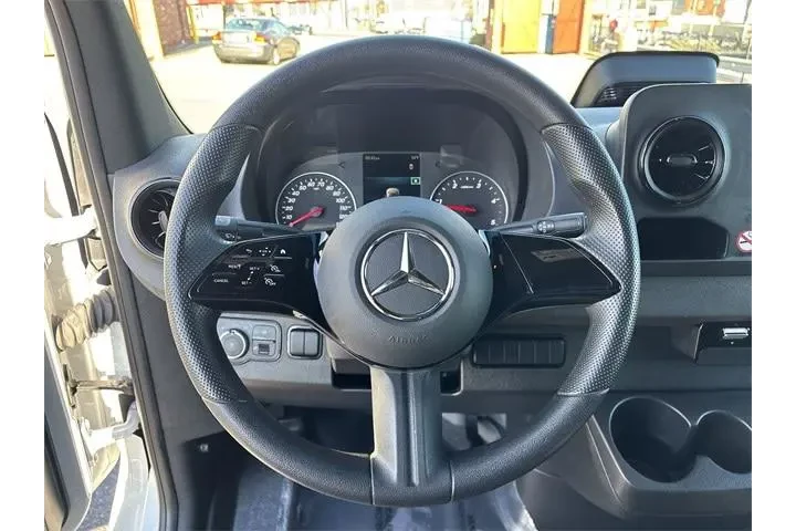$38999 : Mercedes-Benz Sprinter 2025 image 5