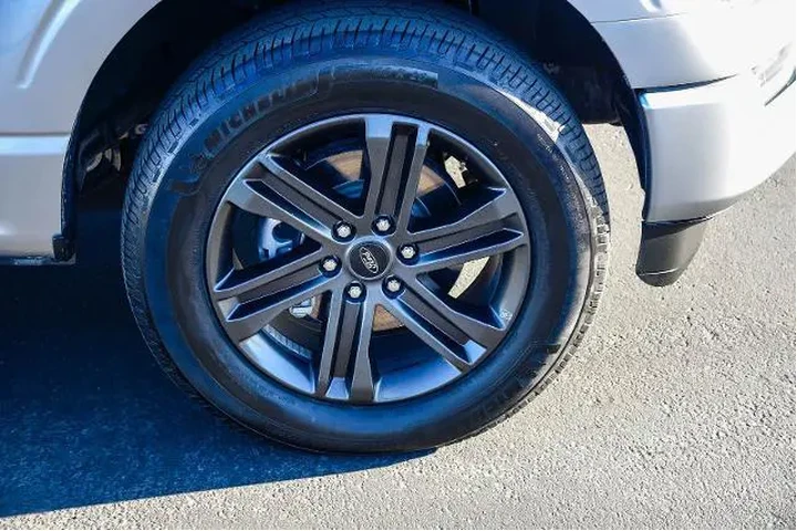 $37991 : Ford F-150 2021 4x4 Lariat 4 image 9