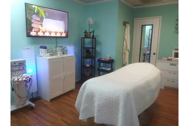 HAIR STATION  ROOM FOR FACIAL image 9