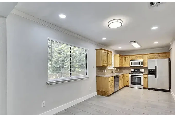 $1450 : HOUSE RENT AVAILABLE AUSTIN TX image 5