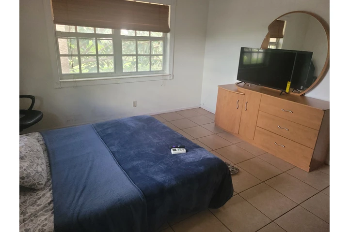 $900 : Rento habitacion Amueblada . image 2
