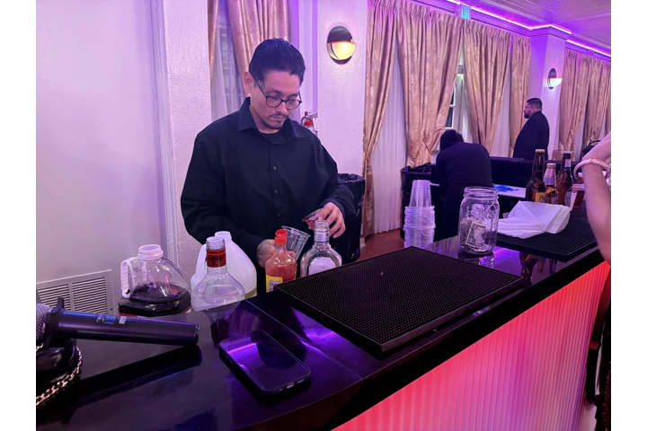 Bartender y Meseros image 3