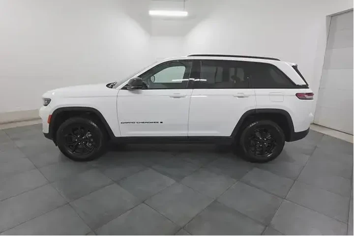 $30000 : Jeep Grand Cherokee 2024 4x4 image 4