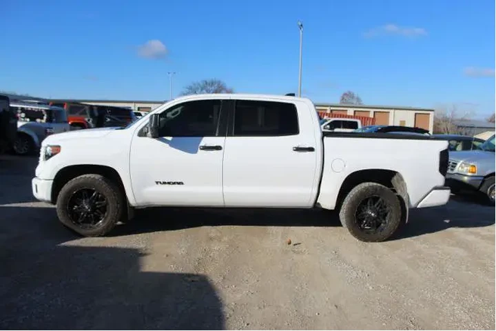 $39499 : Toyota Tundra 2020 4x4 SR5 4 image 2