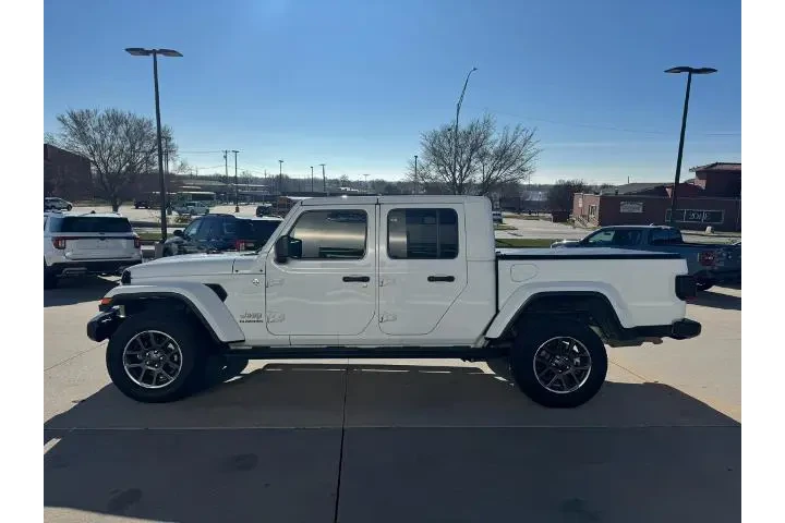 $33989 : Jeep Gladiator 2020 4x4 Over image 8