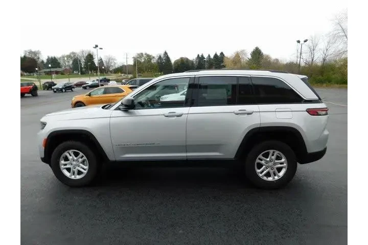 $24233 : Jeep Grand Cherokee 2022 4x4 image 8