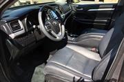 $14000 : 2014 Toyota Highlander XLE thumbnail
