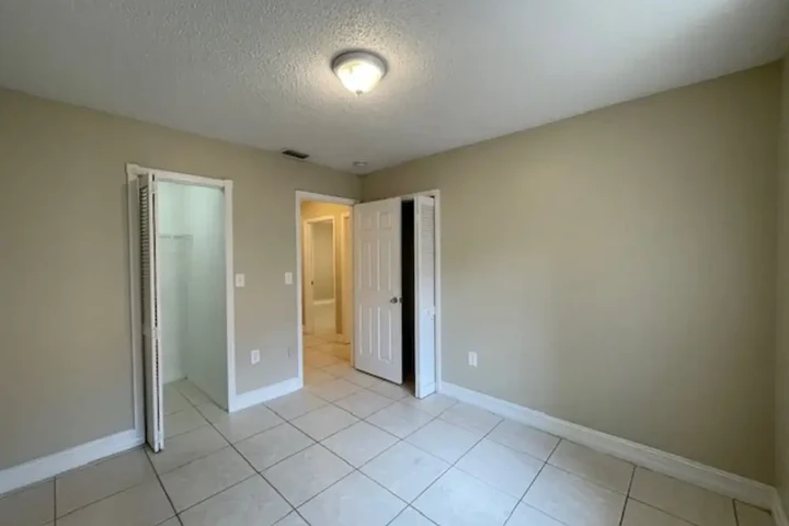 $1355 : 3 Bedroom home in Las Vegas image 8