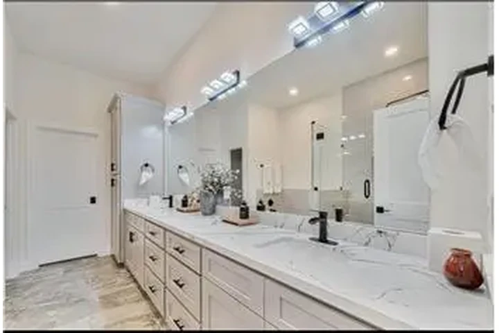 $3800 : Rental property with 3 bedro image 8