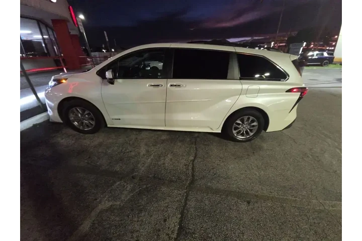 $26291 : Toyota Sienna 2021 XLE 7-Pas image 4