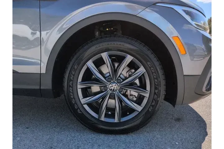 $22240 : Volkswagen Tiguan 2023 SE 4d image 10