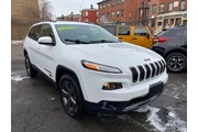 2016 Cherokee Latitude 75th A thumbnail