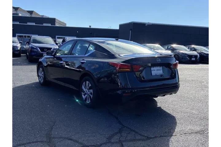 $19550 : Nissan Altima 2025 2.5 S 4dr image 6