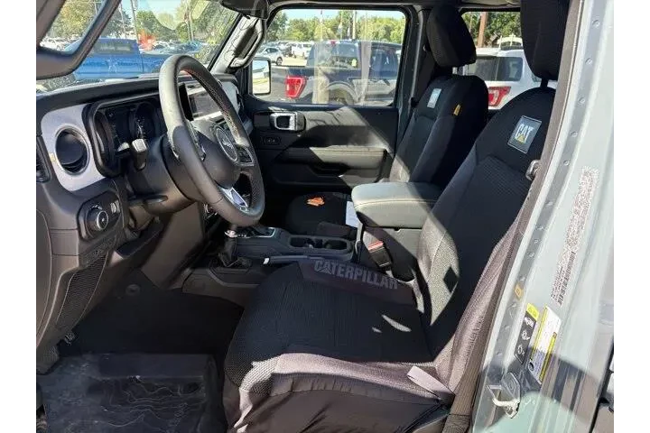 Jeep Wrangler 2024 4x4 Sahar image 8